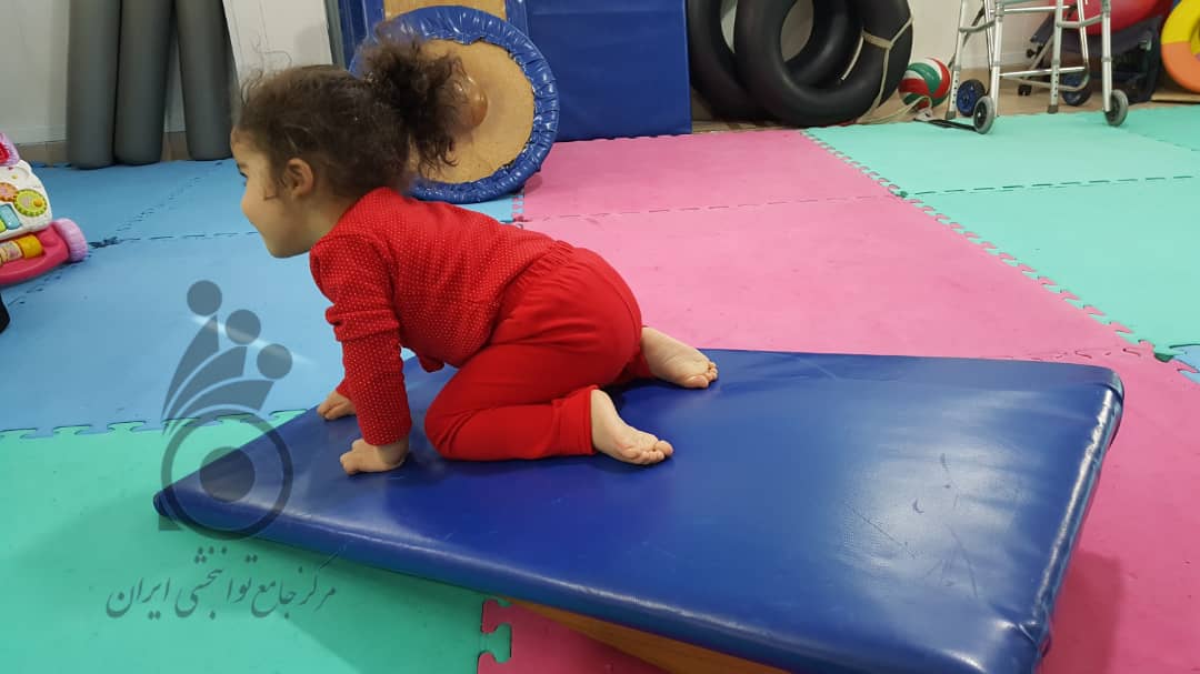 کاردرمانی چهار دست و پا رفتن